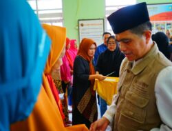 Hari Kedua di Pulau Kayuadi, Wabup Salurkan Zakat dari Baznas dan Bantuan dari Kemensos