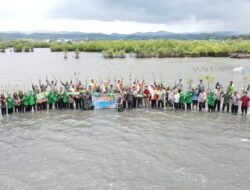 Karya Bakti Kodim 1415 Kep. Selayar, Tanam Pohon Mangrove di Pantai Barat Padang