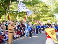Wabup Kepulauan Selayar Lepas Gerak Jalan Pelajar, Ribuan Warga Saksikan Semarak HUT ke-80 RI