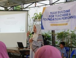 Guru SD IT As Salam Ikuti Pelatihan Team Building di Rumah Kopi Selayar