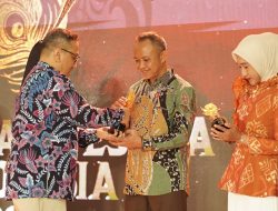 Bupati Natsir Ali Terima Penghargaan API Awards 2025, Kampung Hiu Tinabo Raih Juara Terbaik Ekowisata