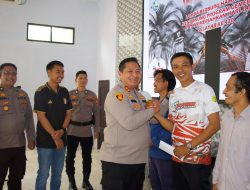 Kapolres Selayar Serahkan Hadiah Lomba Menembak Hama Tupai, Tegaskan Dukungan Perbakin untuk Program Gemerlap