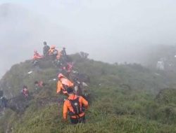 Tim SAR Temukan Satu Korban Pesawat ATR di Lereng Gunung Bulusaraung