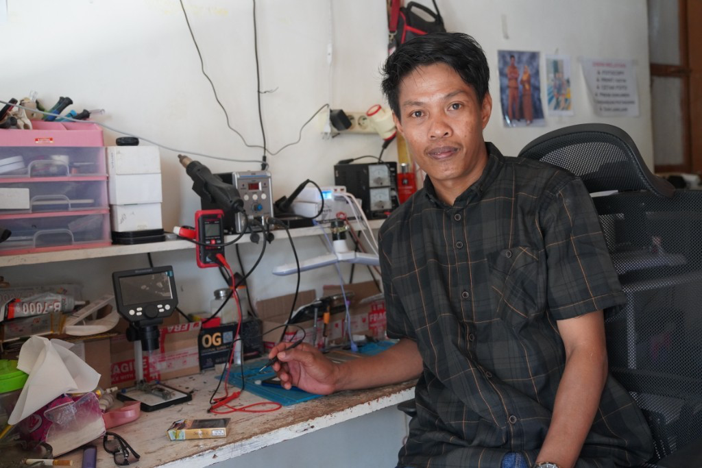 PLTS 24 Jam di Pulau Kayuadi Dorong Pertumbuhan Ekonomi Warga